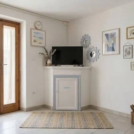 Carlotta By Interhome شقة سانتا تيريزا غالّورا